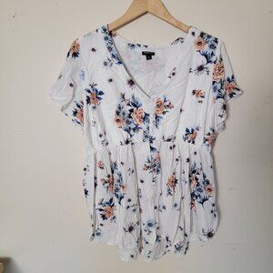 Torrid Adorable Floral Short Sleeve Blouse Size 2